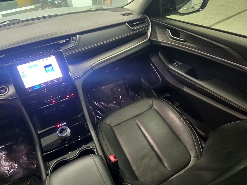 Used 2022 Jeep Grand Cherokee Limited RWD image 36