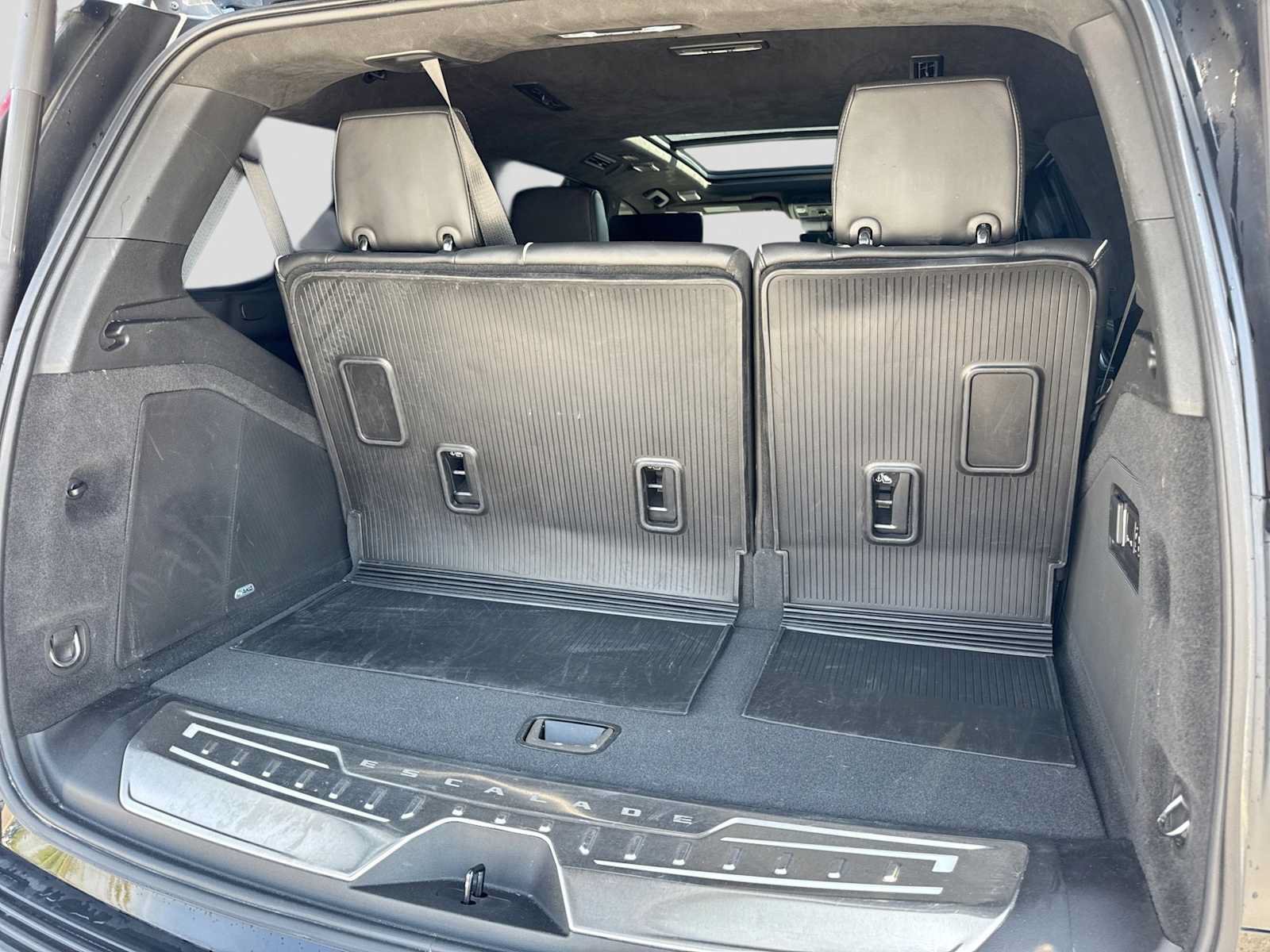 Used 2023 Cadillac Escalade Sport Platinum w/ LPO, ONYX Package AWD/4WD image 36