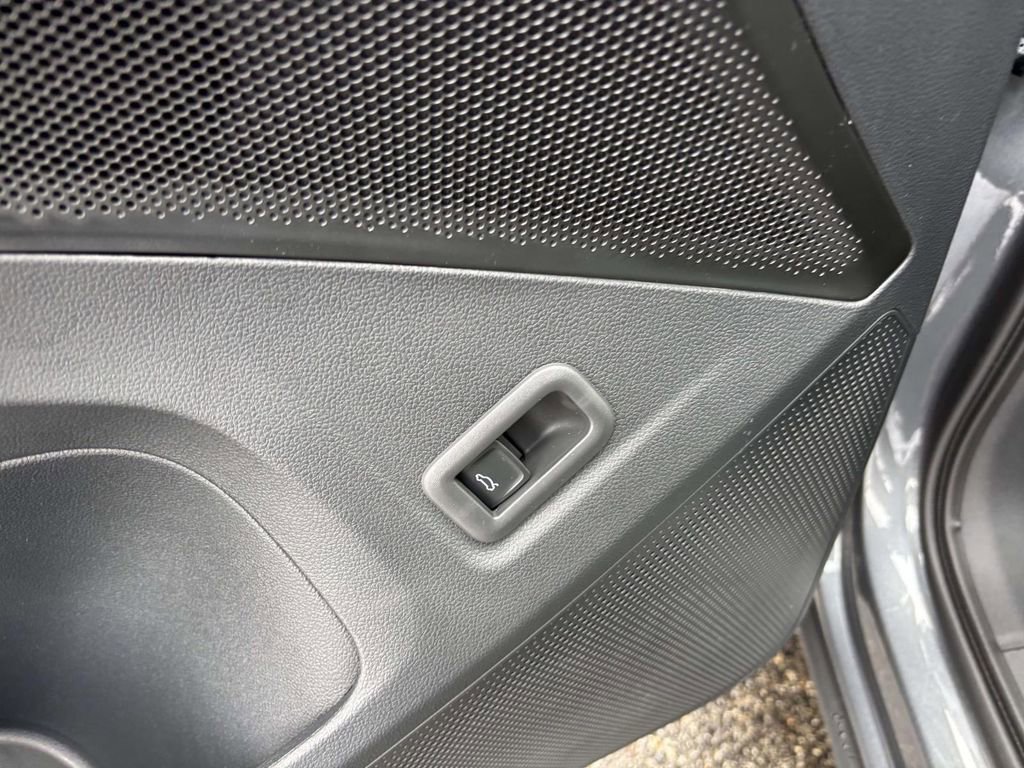 New 2026 Volkswagen Tiguan SE image 14