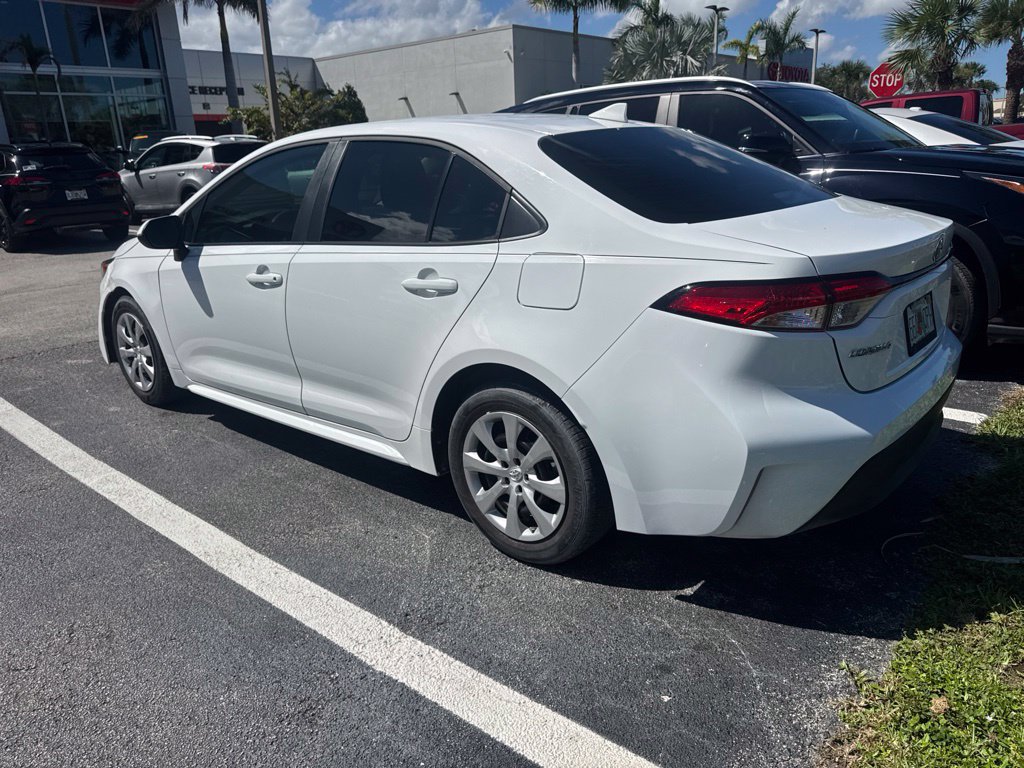 Certified 2025 Toyota Corolla LE w/ Convenience Package FWD image 4