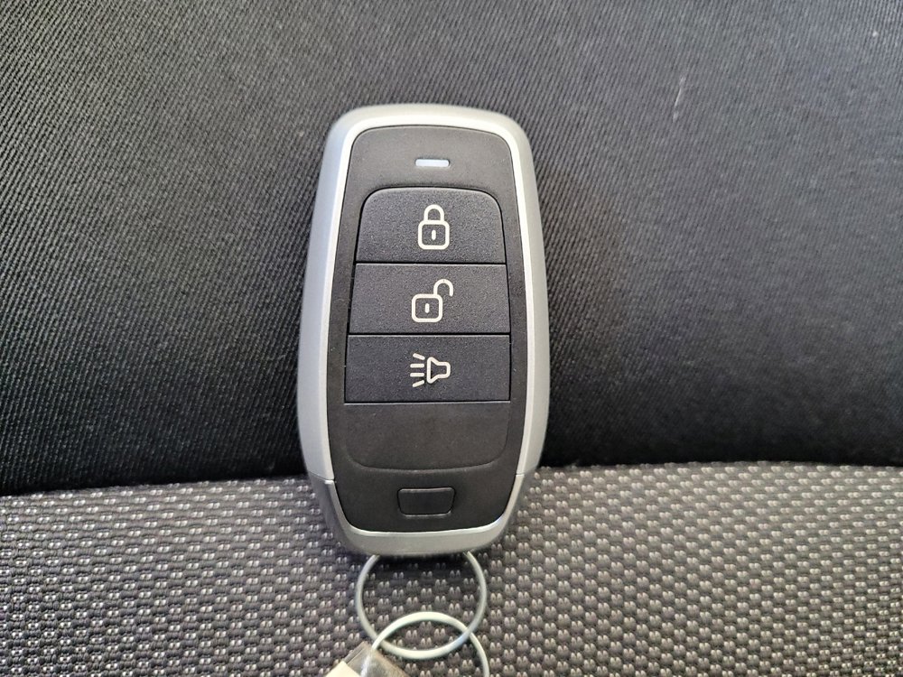 Used 2018 Ford Edge SE image 32