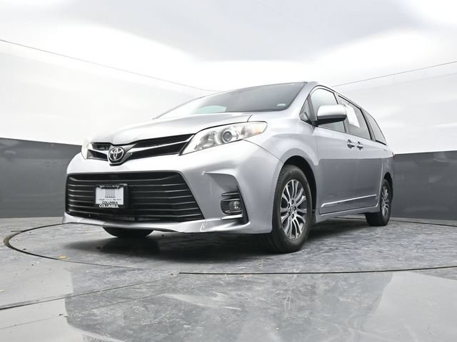Used 2018 Toyota Sienna XLE FWD image 30