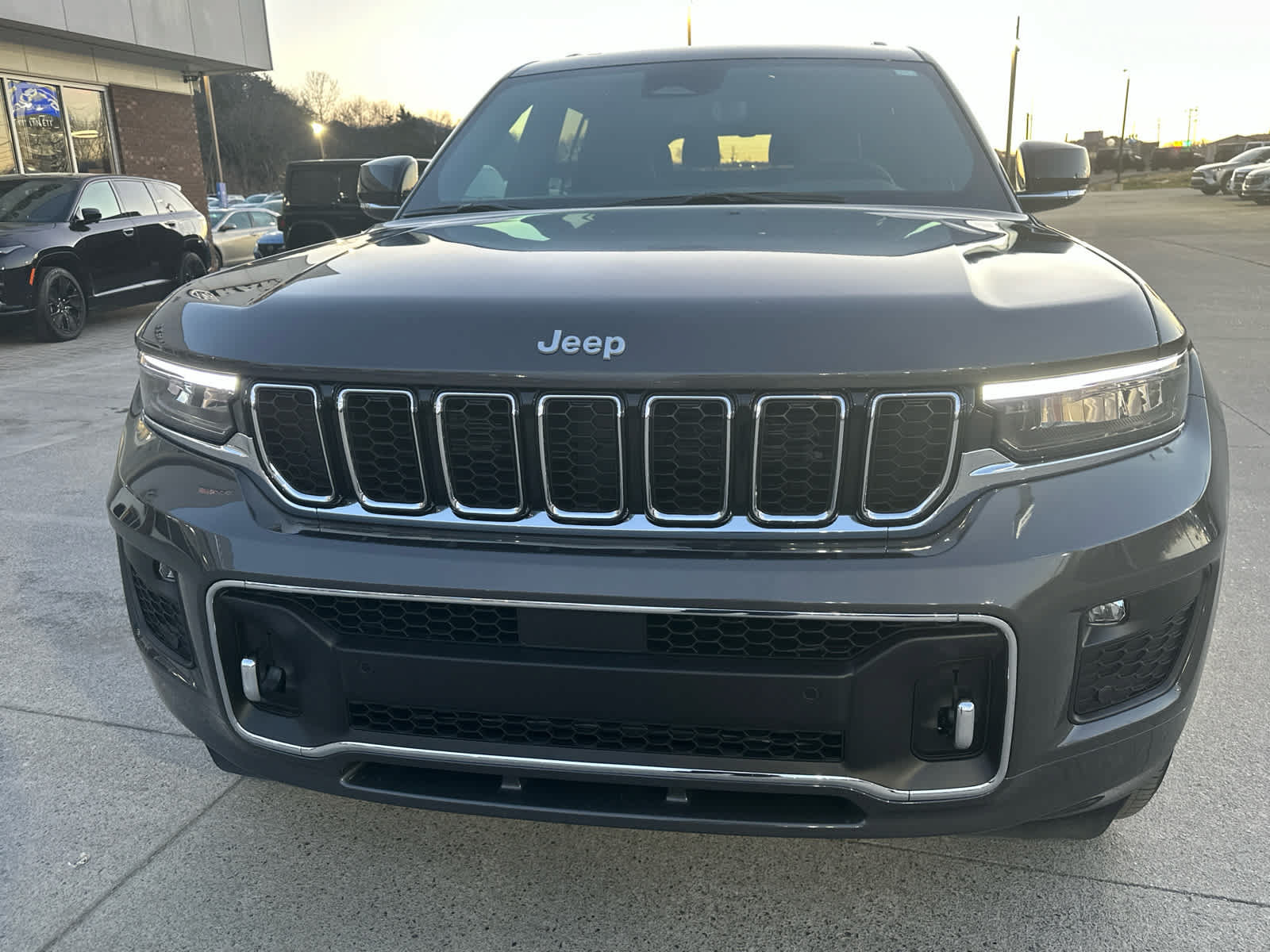 New 2025 Jeep Grand Cherokee L Overland w/ Luxury Tech Group IV AWD/4WD image 4