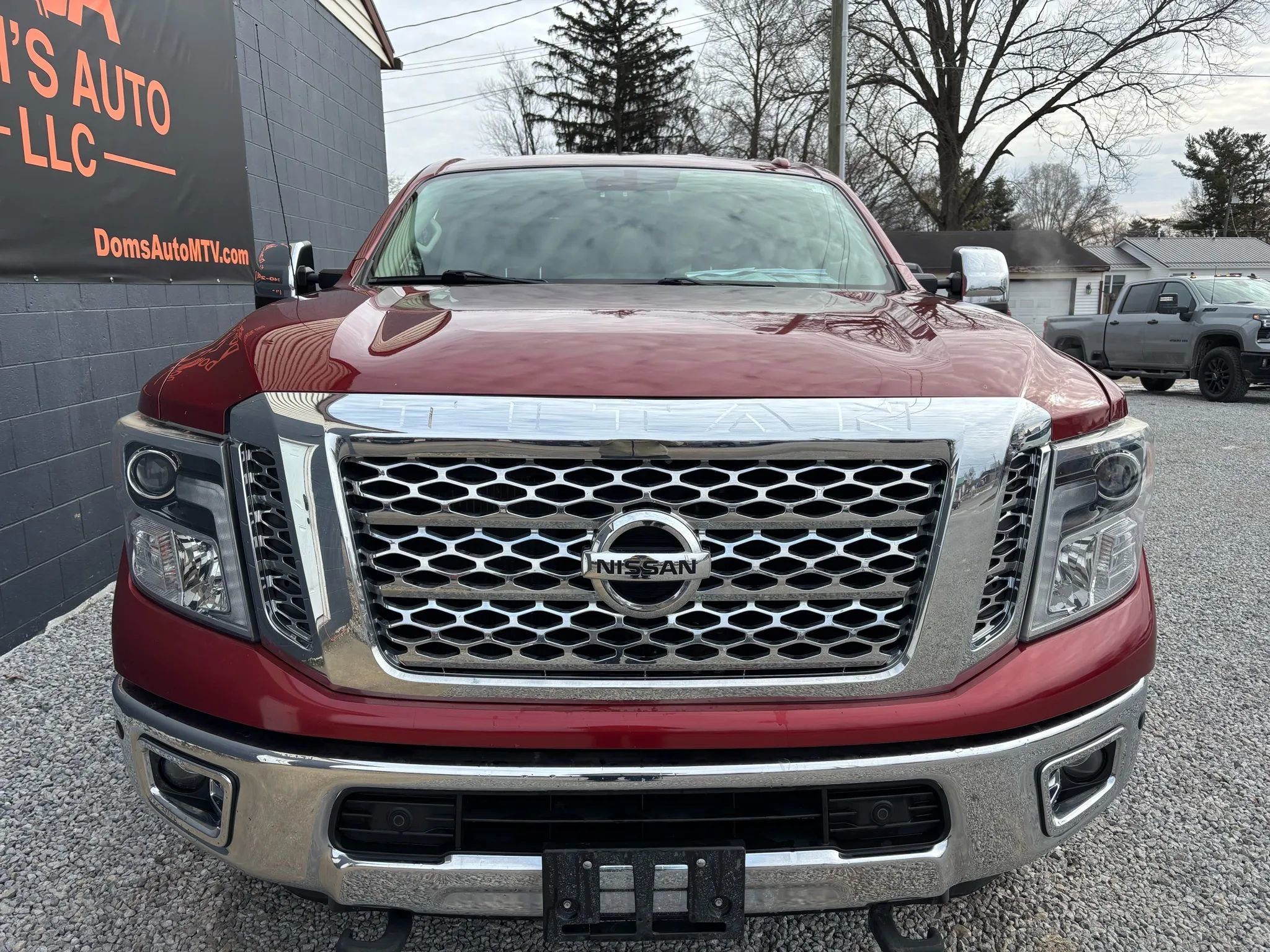 Used 2017 Nissan Titan SL w/ Chrome Package image 9
