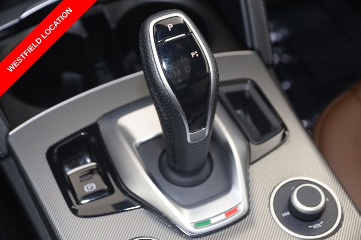Used 2024 Alfa Romeo Stelvio Ti AWD/4WD image 7