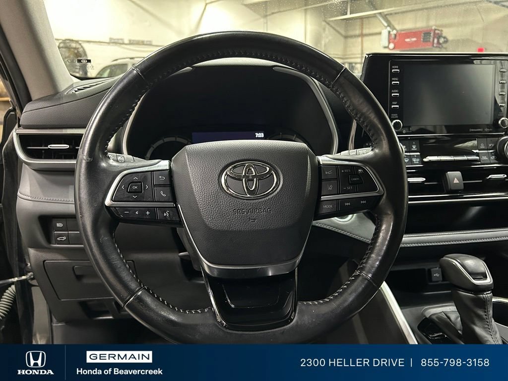 Used 2020 Toyota Highlander XLE AWD/4WD image 16