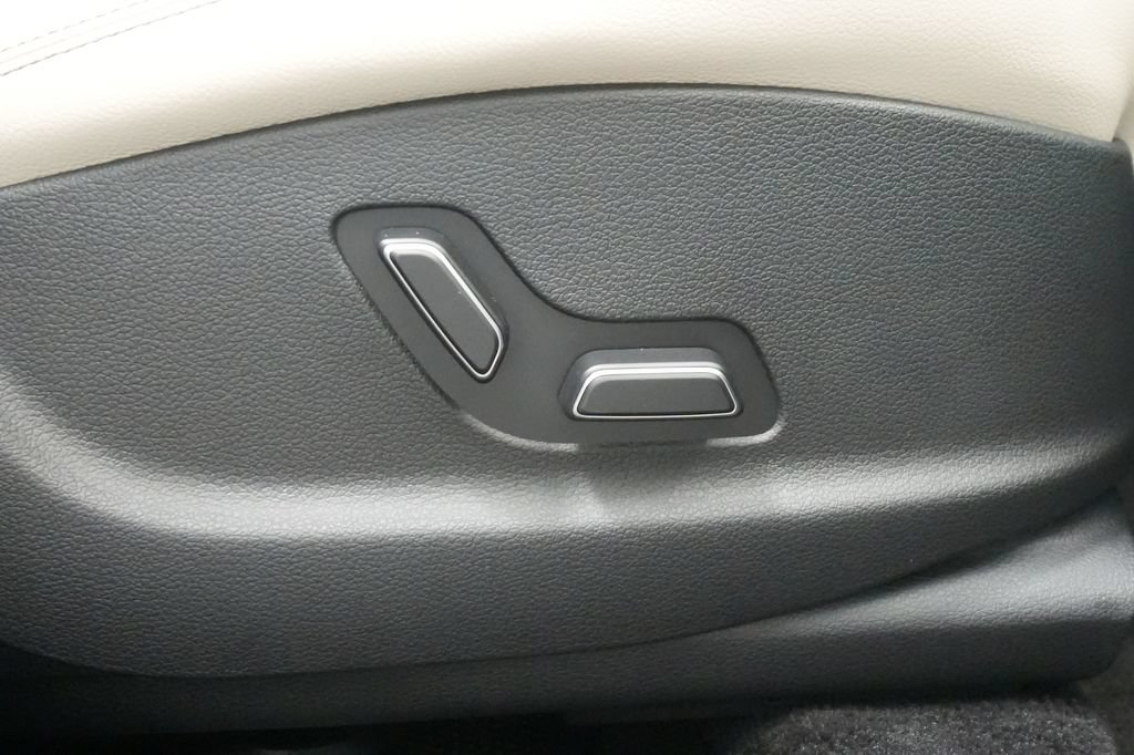 New 2026 Genesis GV70 2.5T Select AWD/4WD image 31