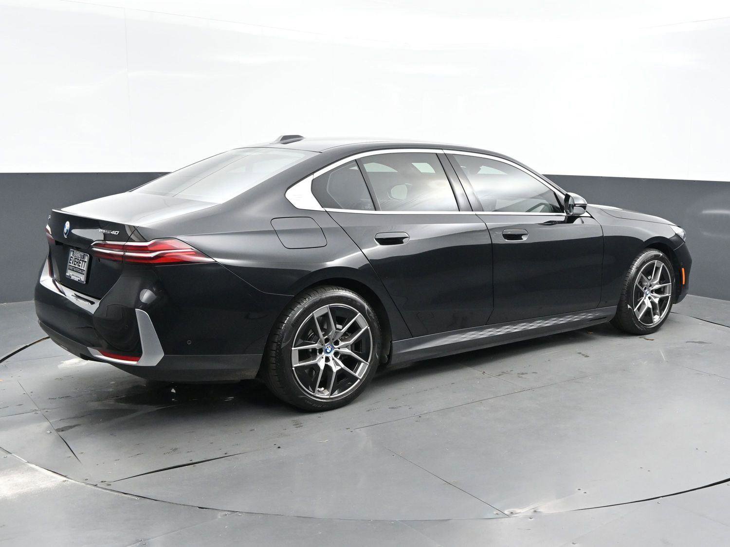 Used 2024 BMW i5 eDrive40i w/ M Sport Package image 7