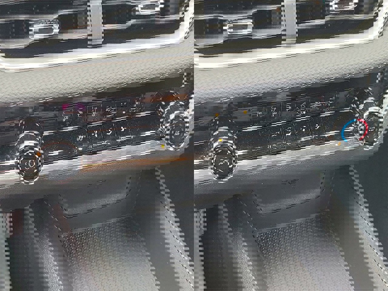 Used 2025 Chevrolet Equinox LT image 25