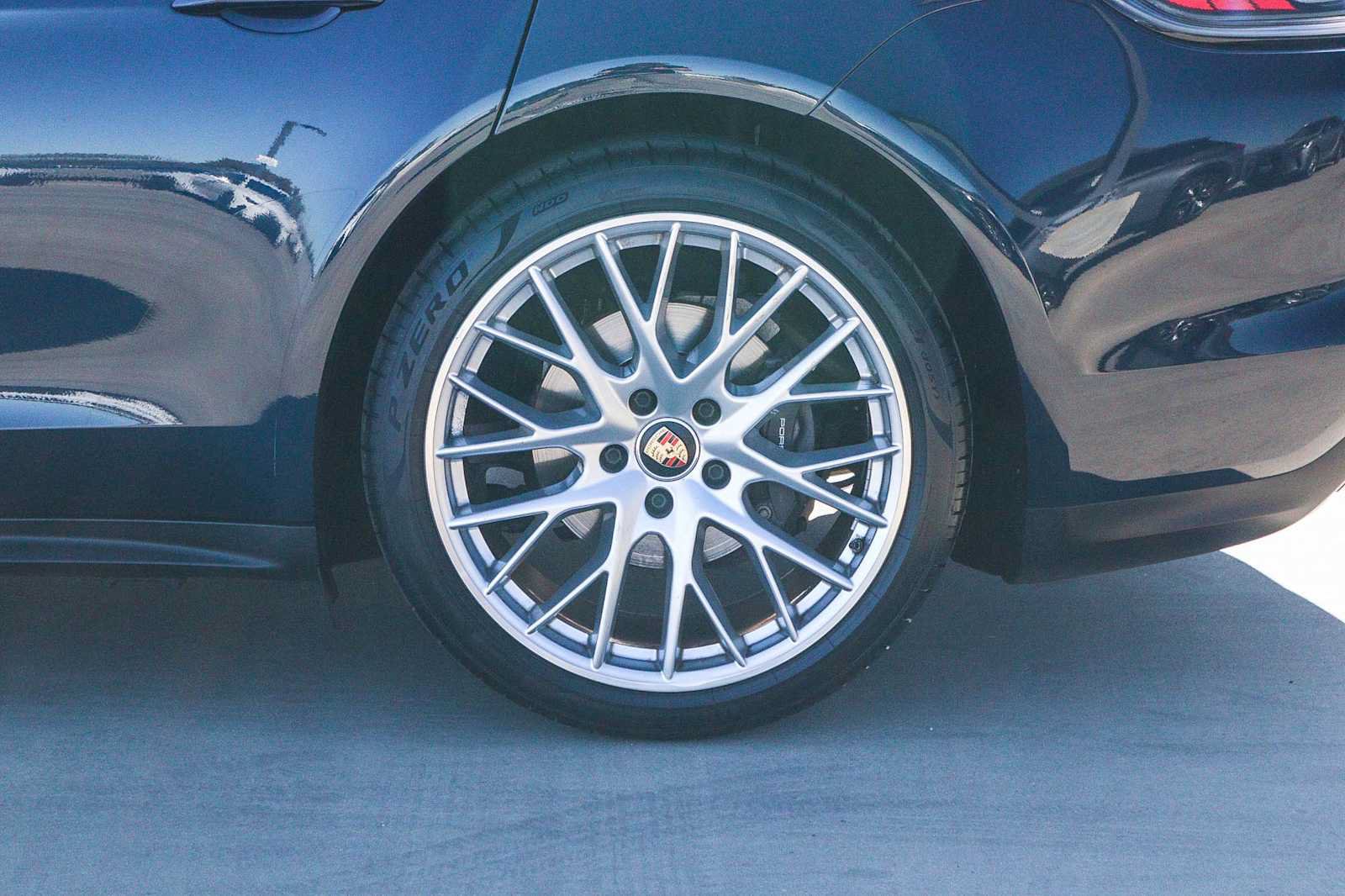Used 2021 Porsche Panamera RWD image 11