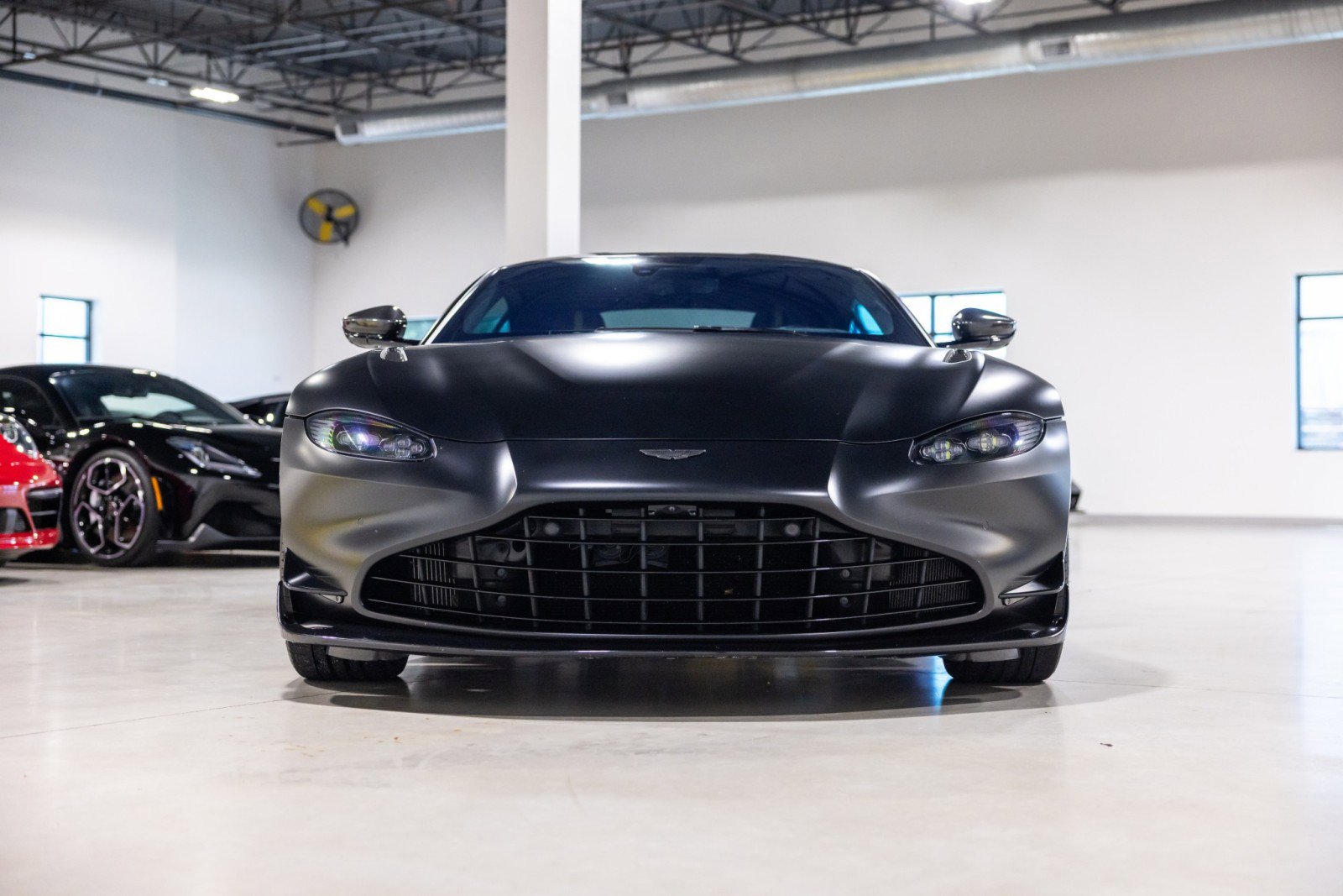 Used 2022 Aston Martin V8 Vantage Coupe RWD image 2