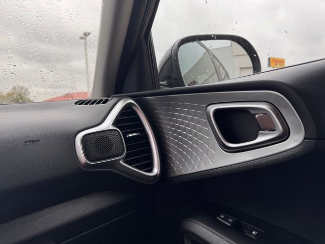 Used 2025 Kia Soul LX image 30