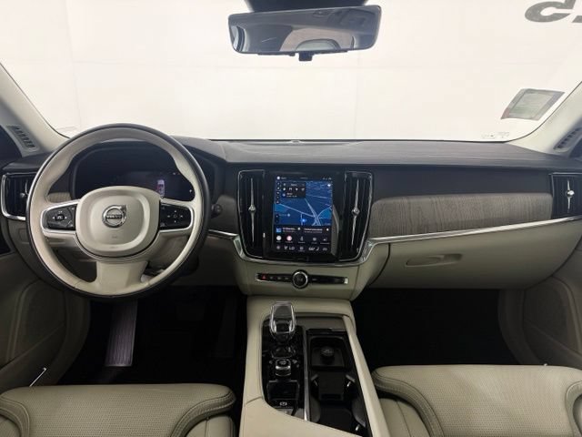 Used 2025 Volvo V90 B6 Cross Country Ultra w/ Climate Package AWD/4WD image 32