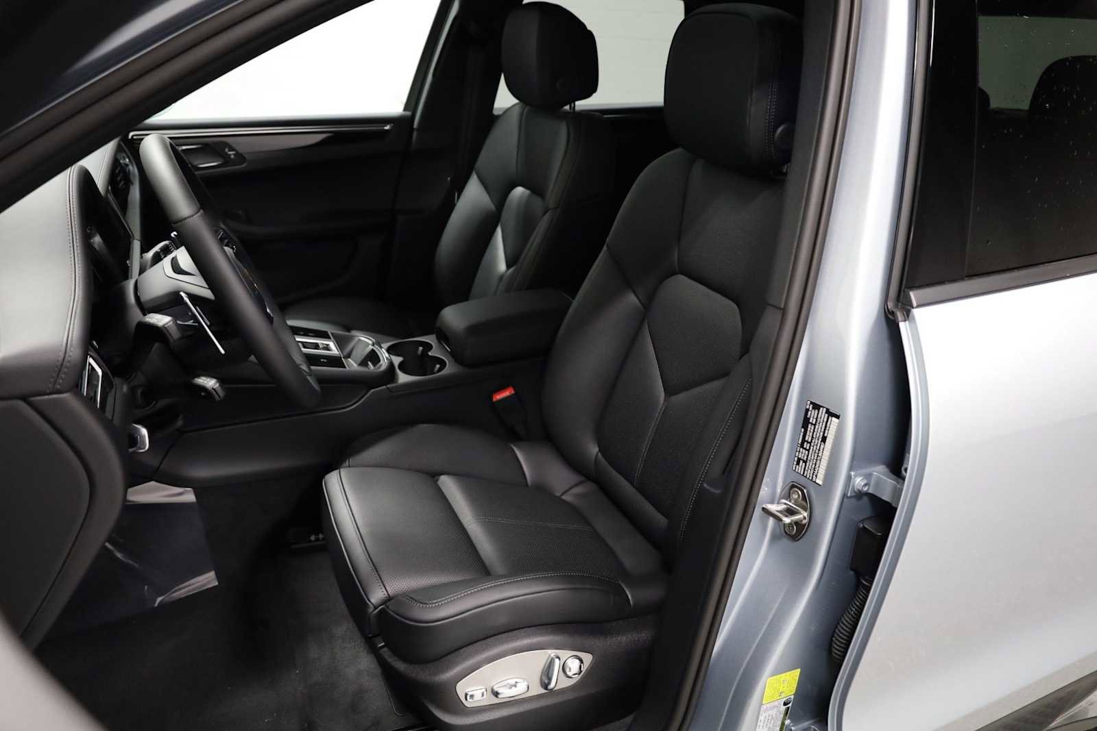 New 2026 Porsche Macan image 5