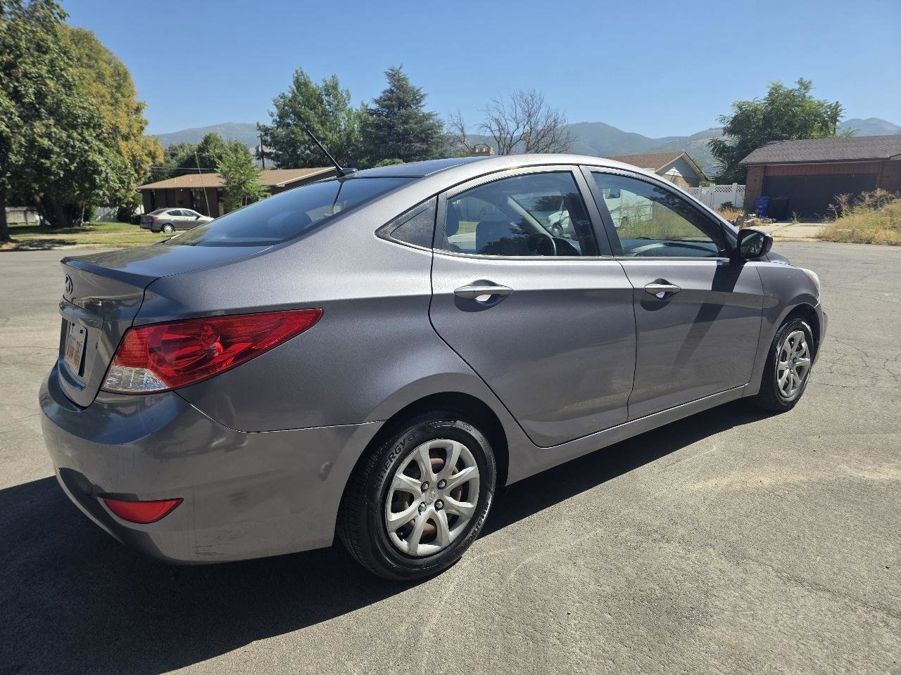 Used 2014 Hyundai Accent GLS FWD image 3