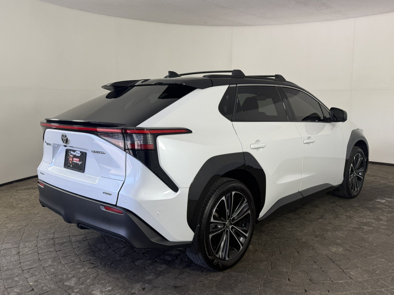 Used 2025 Toyota bZ4X AWD image 9