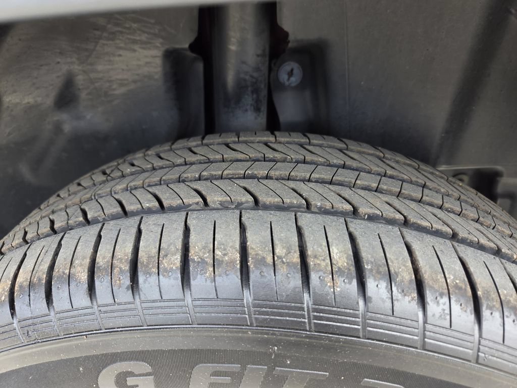 Used 2019 Jeep Cherokee Latitude w/ Popular Appearance Group FWD image 41