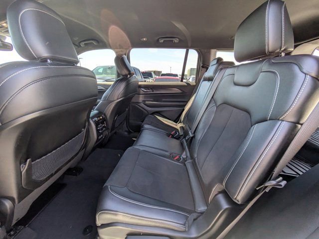 Used 2023 Jeep Grand Cherokee L Laredo image 12