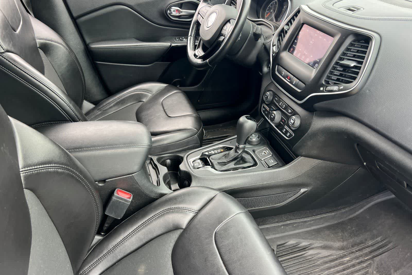 Used 2021 Jeep Cherokee Latitude Plus AWD/4WD image 18