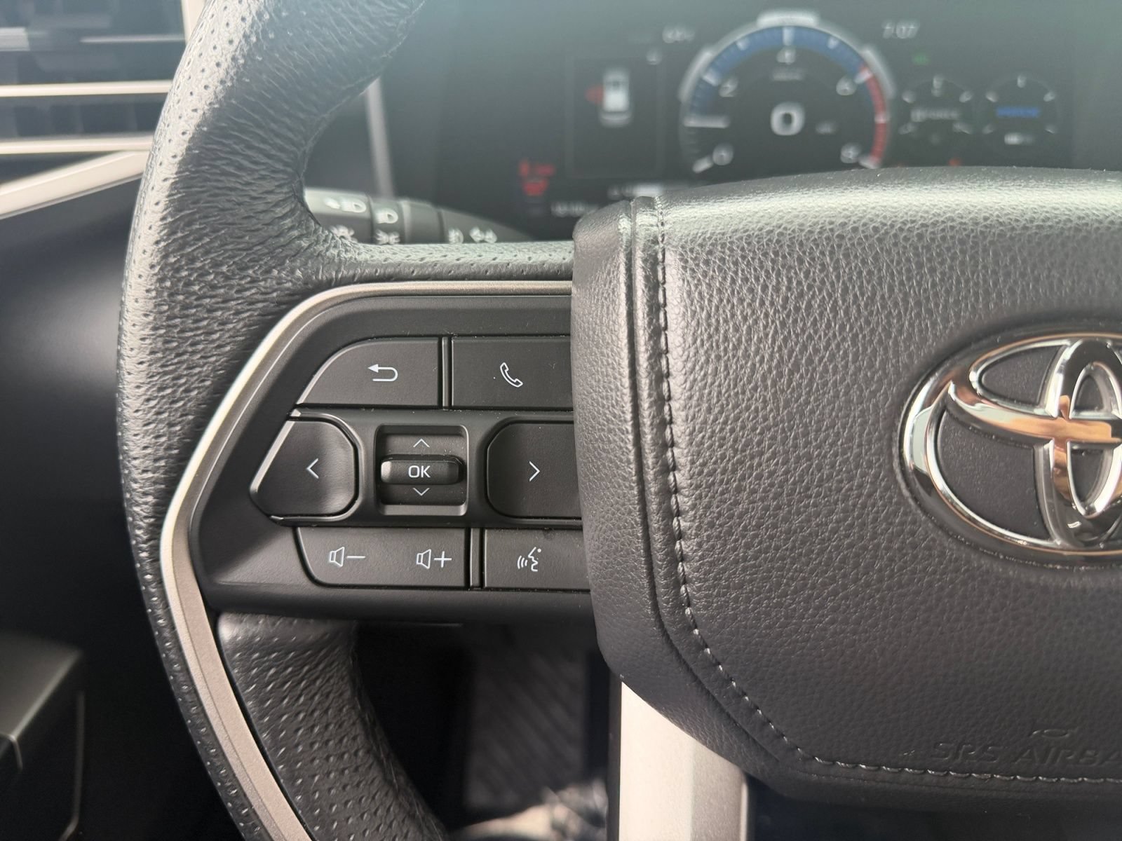 Certified 2025 Toyota Sequoia SR5 AWD/4WD image 21