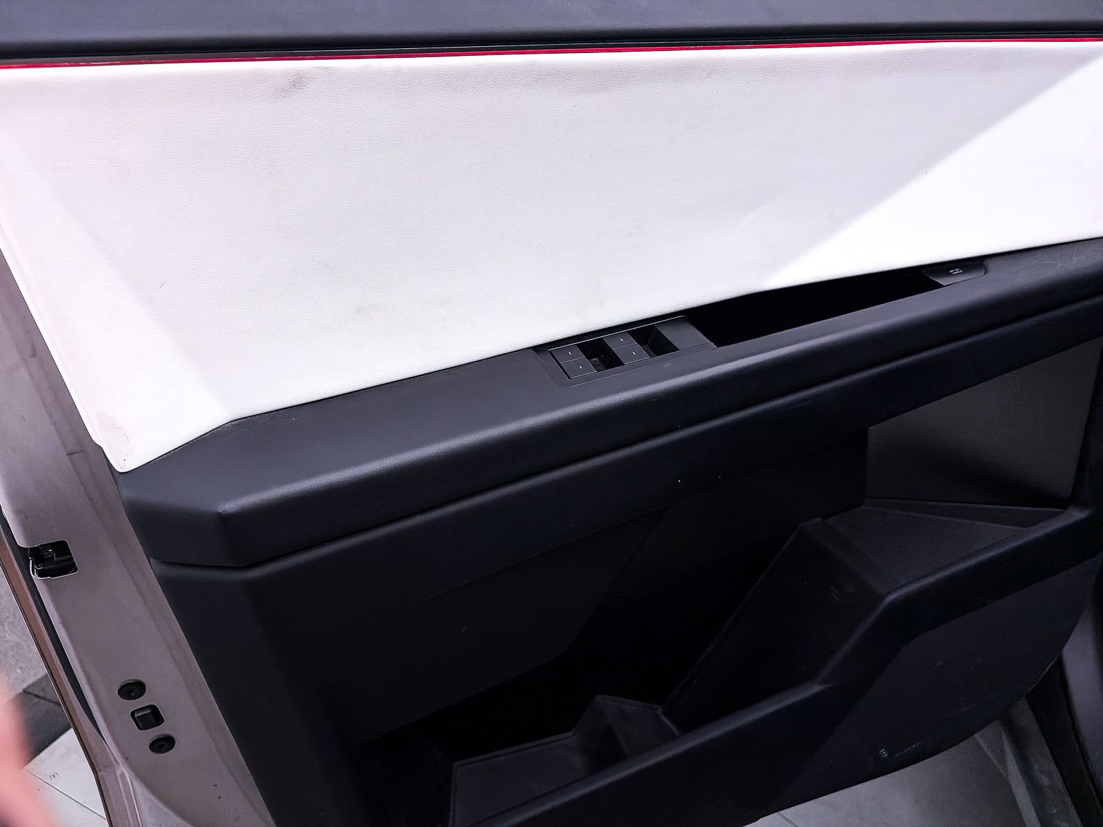 Used 2024 Tesla Cybertruck AWD Crew Cab image 16