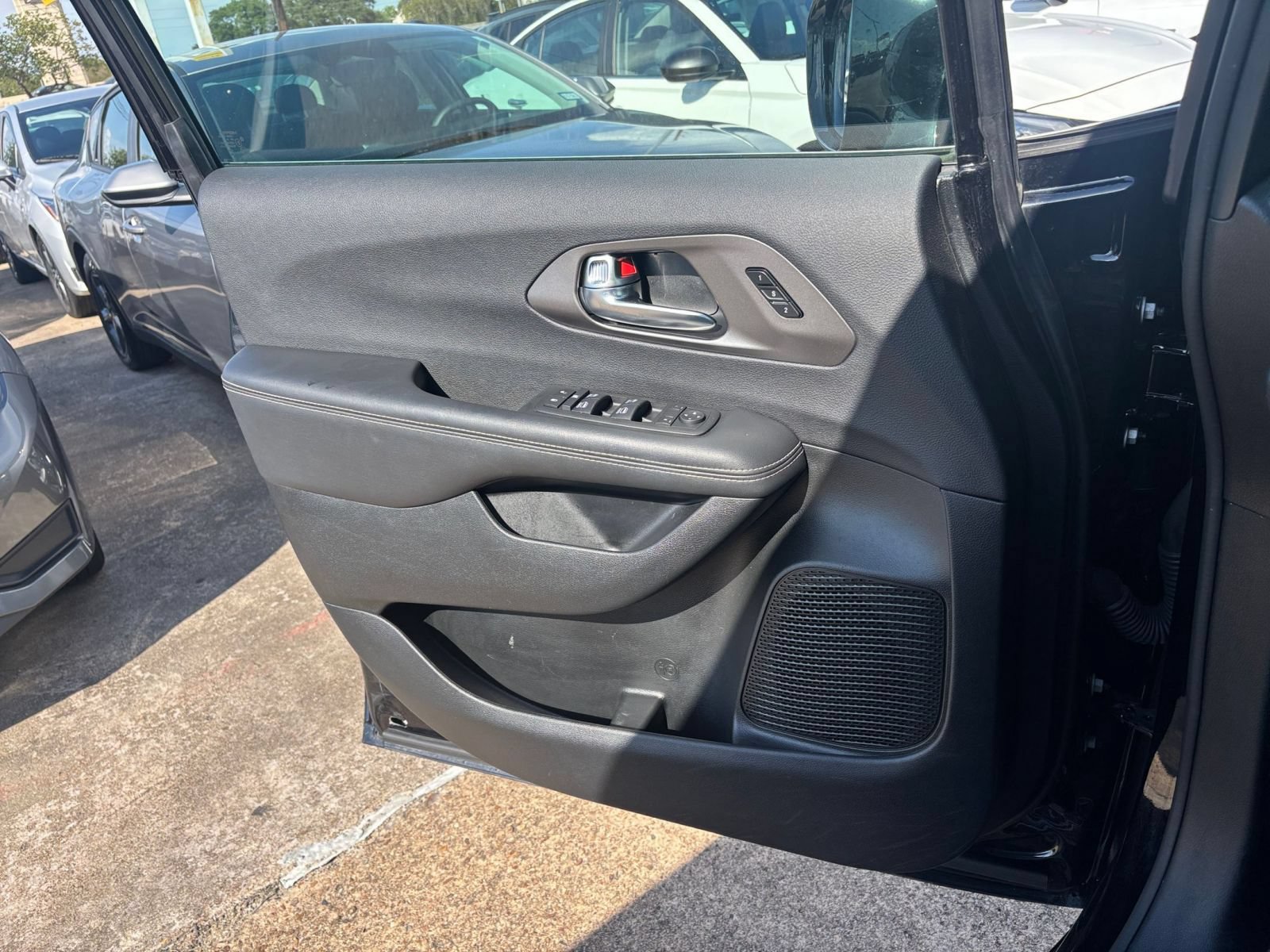 Used 2025 Chrysler Pacifica Select FWD image 18