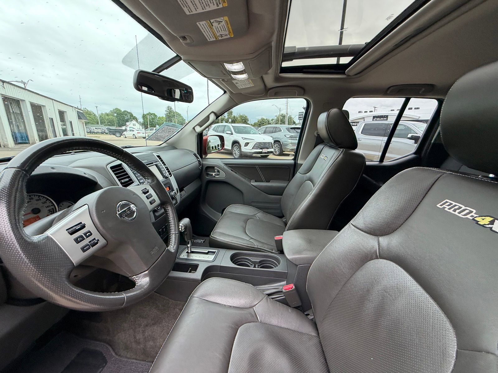 Used 2016 Nissan Frontier PRO-4X w/ Pro-4x Luxury Package AWD/4WD image 4