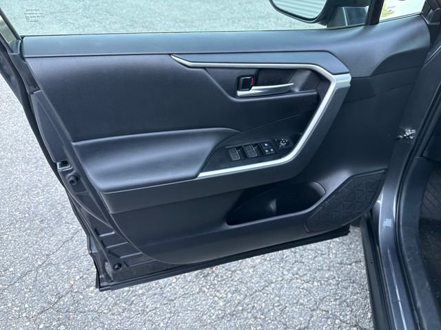 Used 2025 Toyota RAV4 XLE AWD/4WD image 13