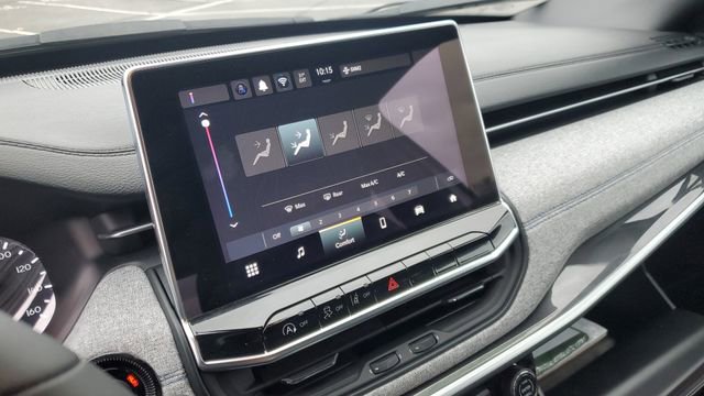 Certified 2024 Jeep Compass Latitude image 12