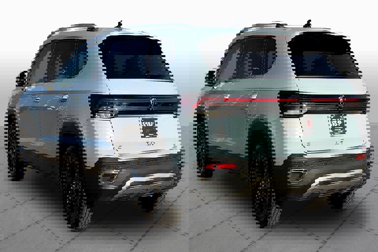 Used 2025 Volkswagen Taos SE FWD image 12