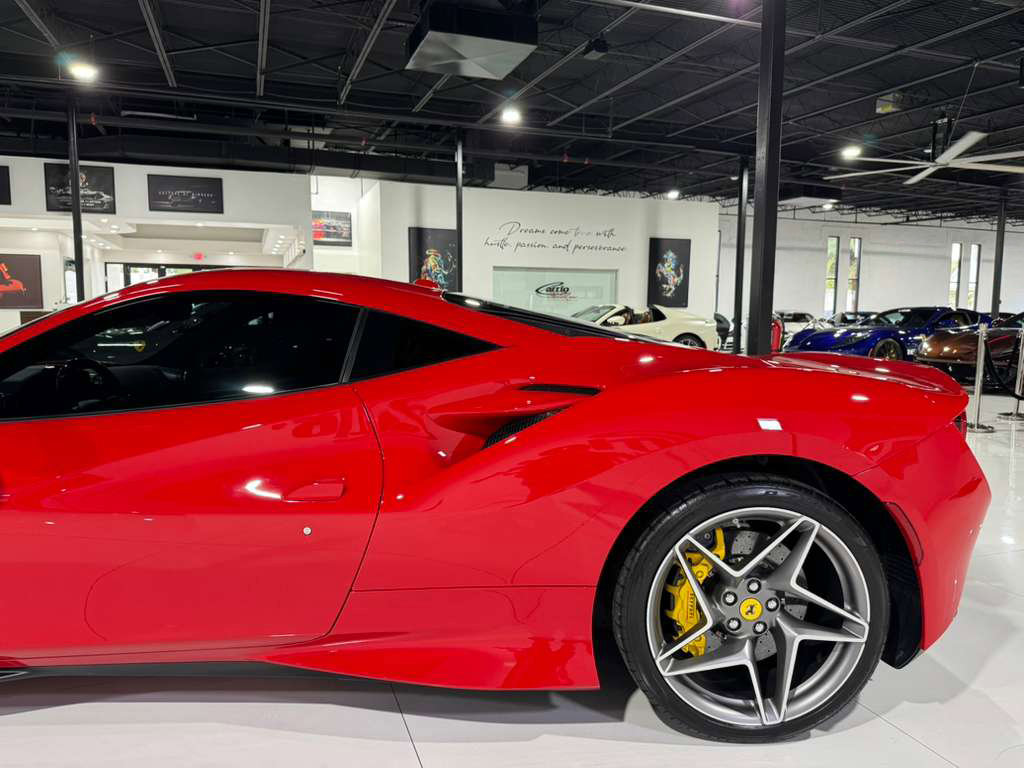 Used 2022 Ferrari F8 Tributo image 42