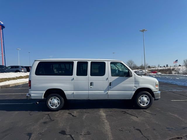 Used 2011 Ford E-350 and Econoline 350 XLT image 2