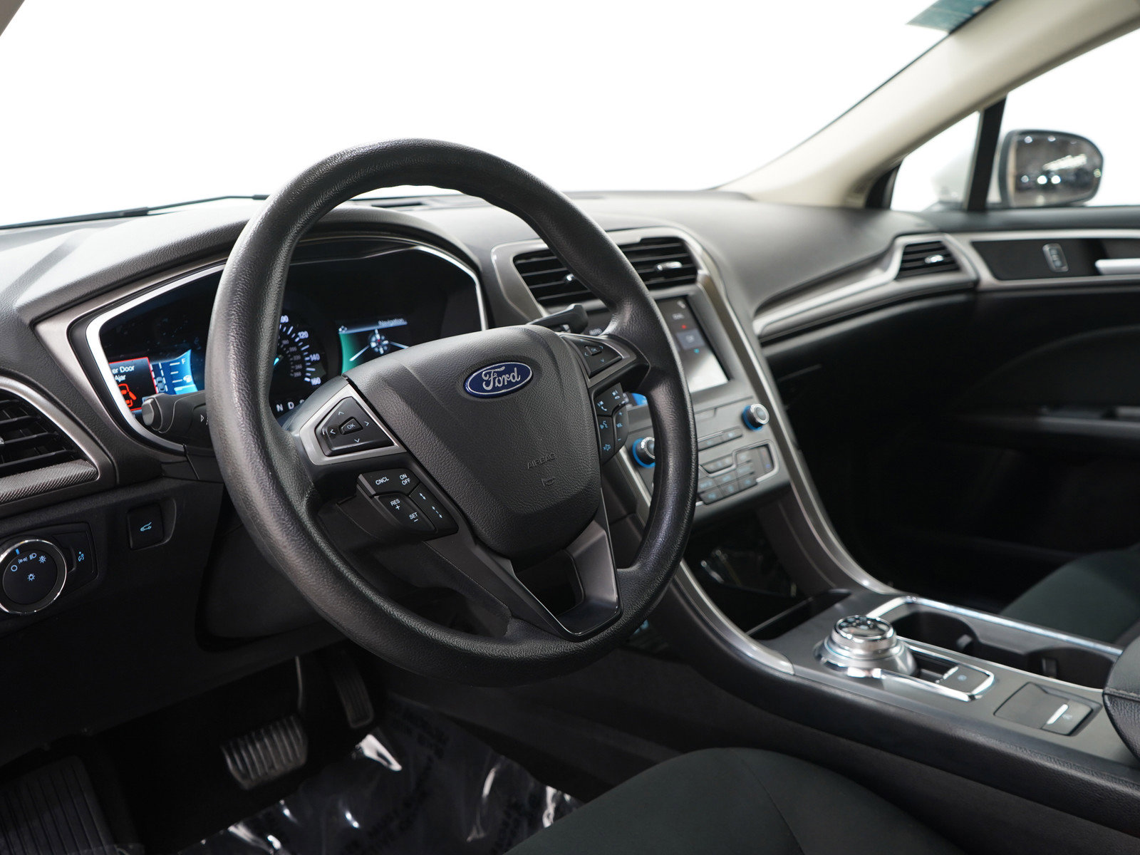 Used 2019 Ford Fusion SE FWD image 23