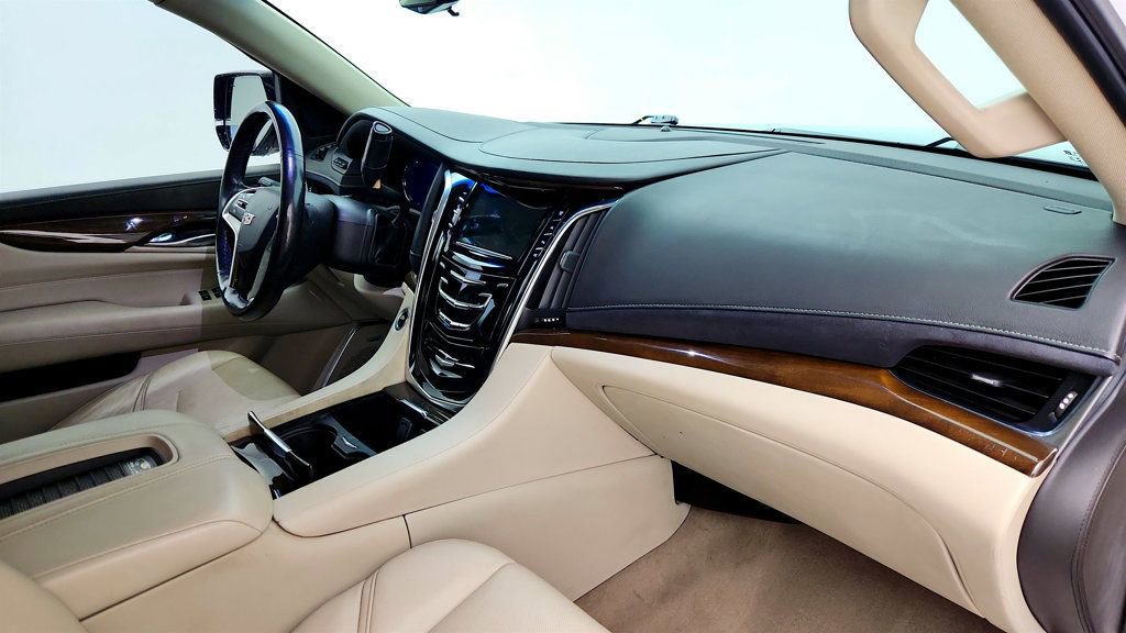 Used 2019 Cadillac Escalade Premium Luxury AWD/4WD image 26