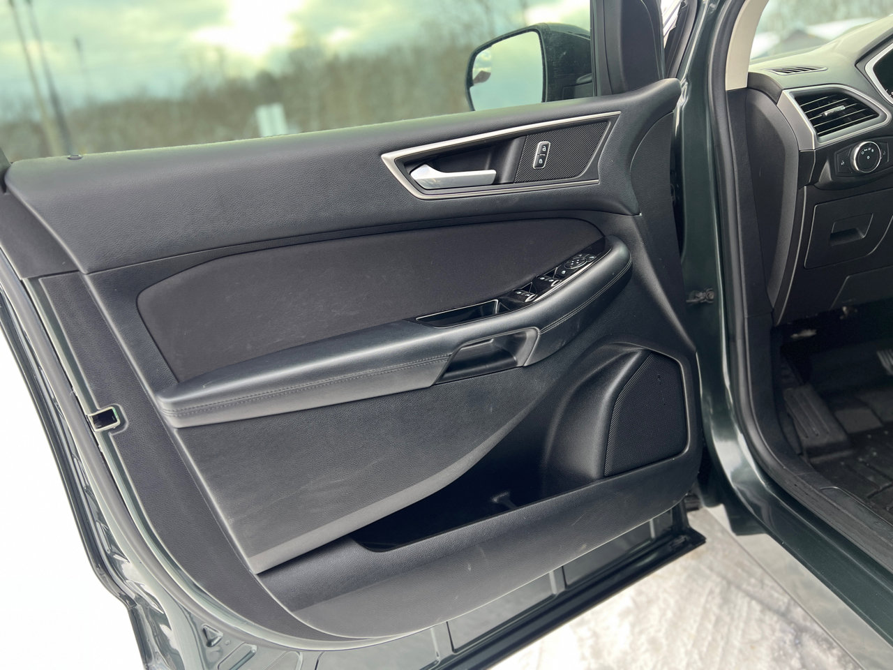 Used 2015 Ford Edge SEL image 17