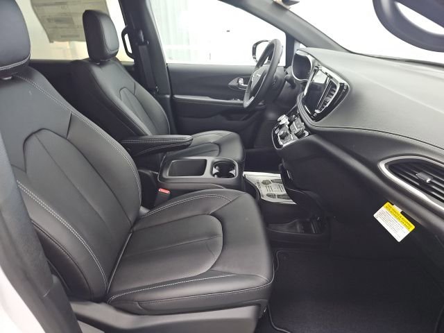 New 2026 Chrysler Pacifica Select AWD/4WD image 12