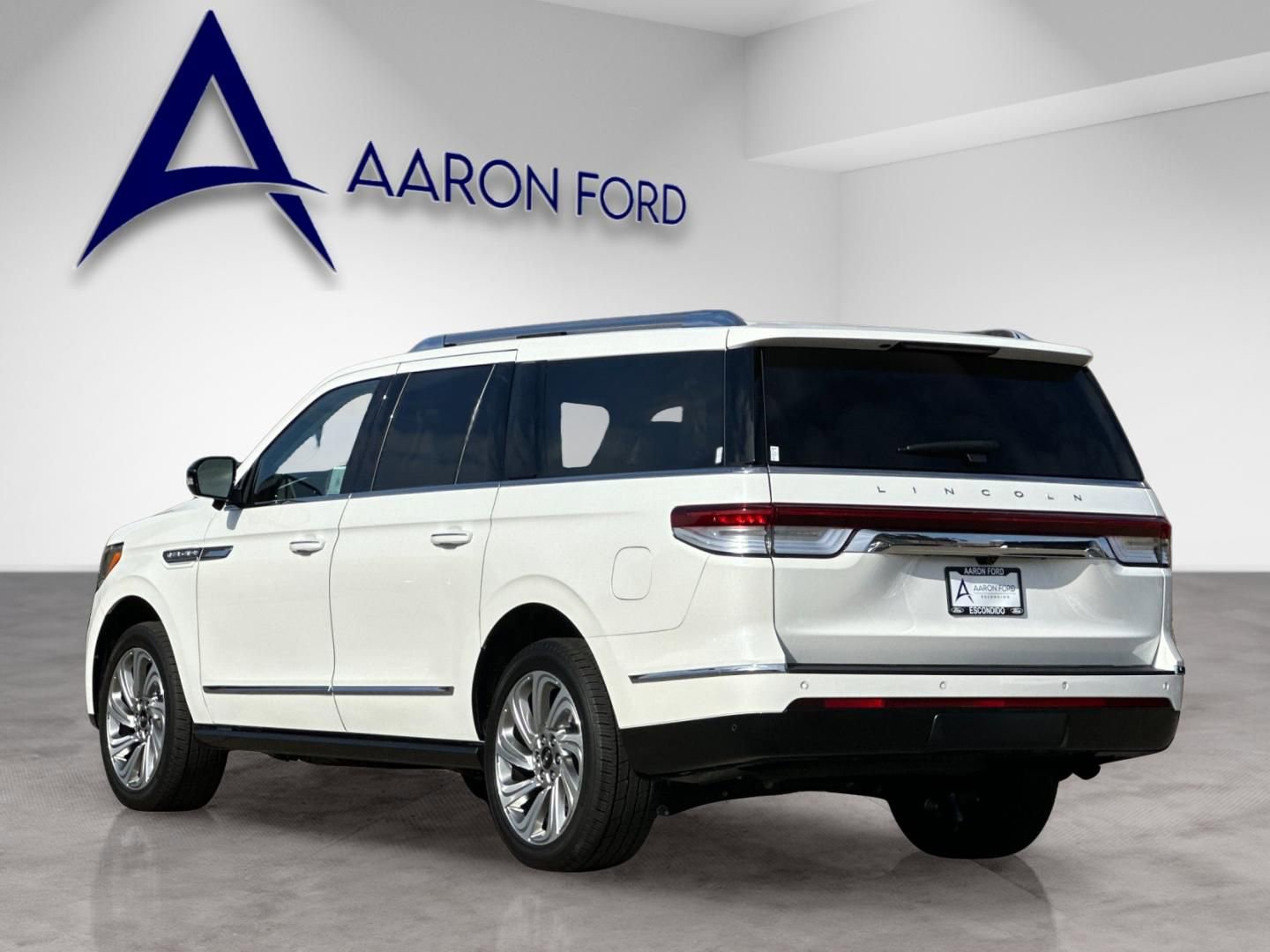 Used 2024 Lincoln Navigator L Reserve AWD/4WD image 4