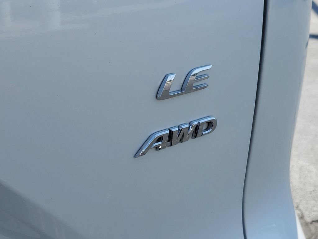 Used 2022 Toyota Corolla Cross LE AWD/4WD image 35