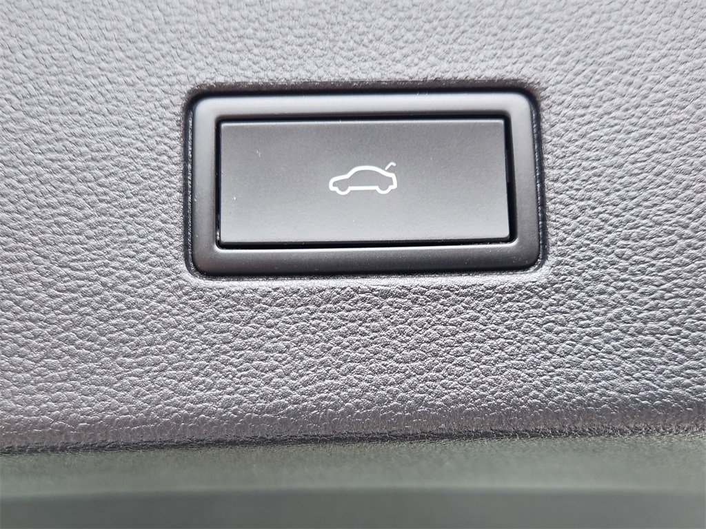 Used 2022 Volkswagen Atlas SEL Premium image 24