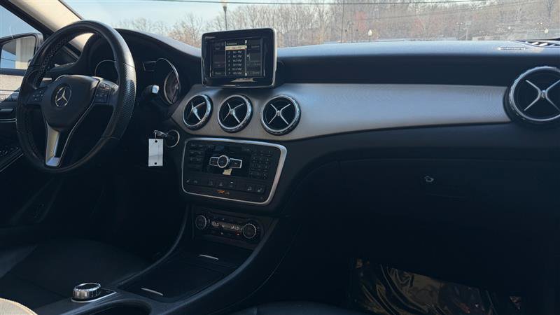Used 2015 Mercedes-Benz GLA 250 4MATIC image 36