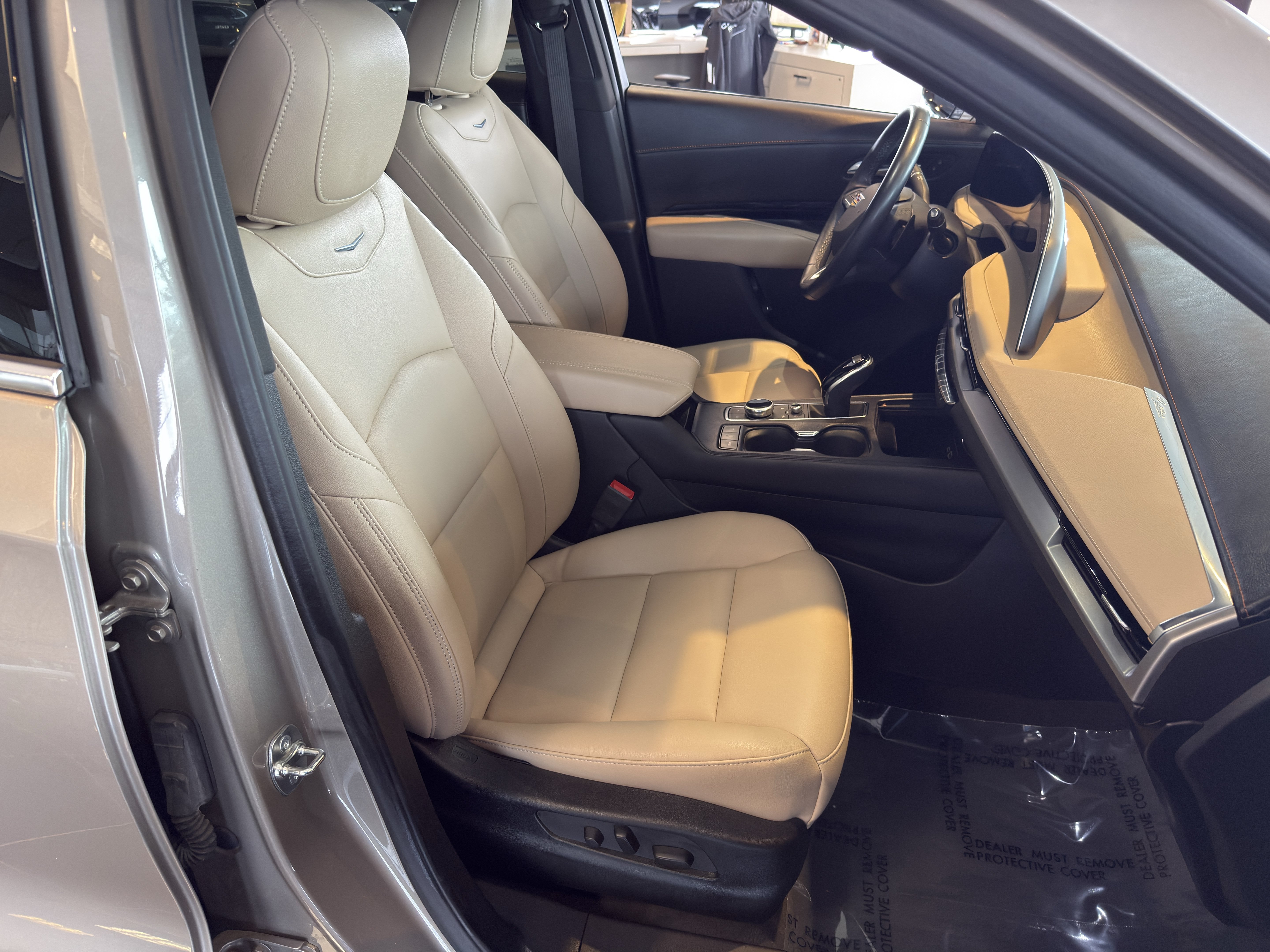 Certified 2024 Cadillac XT4 Luxury w/ Cold Weather Package AWD/4WD image 16