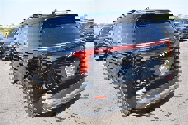 New 2026 Kia Carnival SX image 5