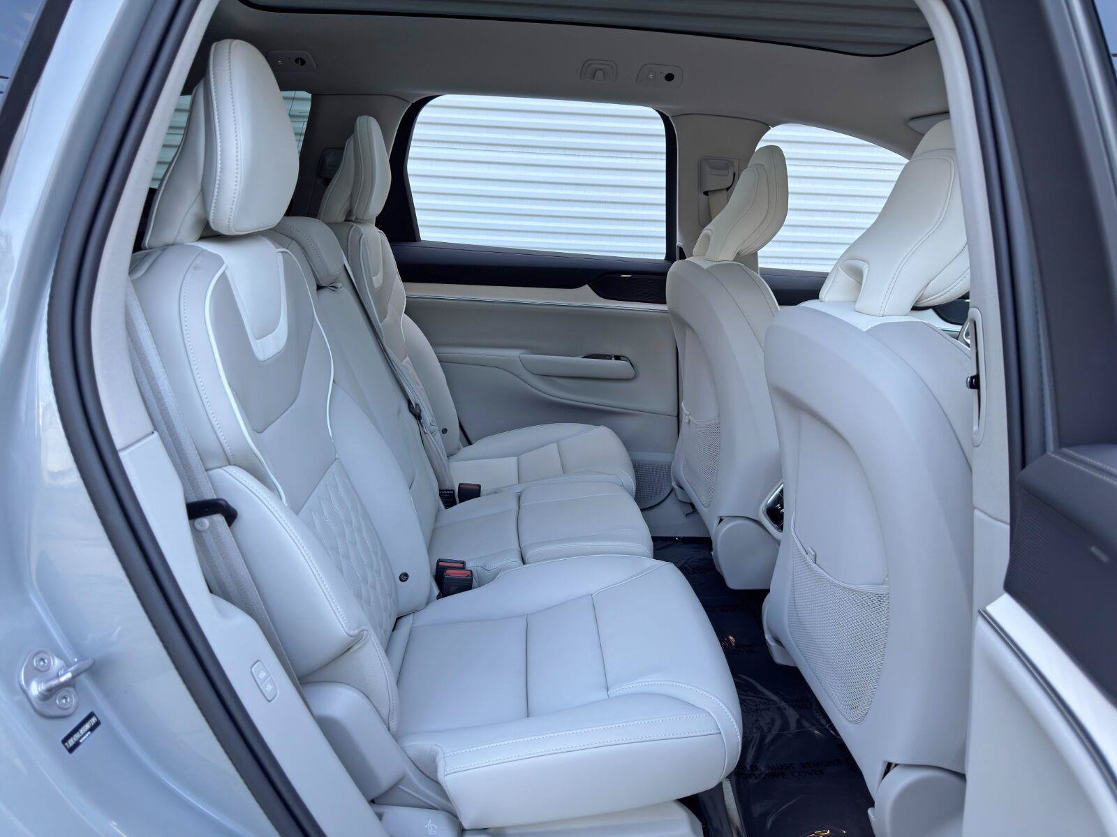 Used 2025 Volvo EX90 Ultra AWD/4WD image 34