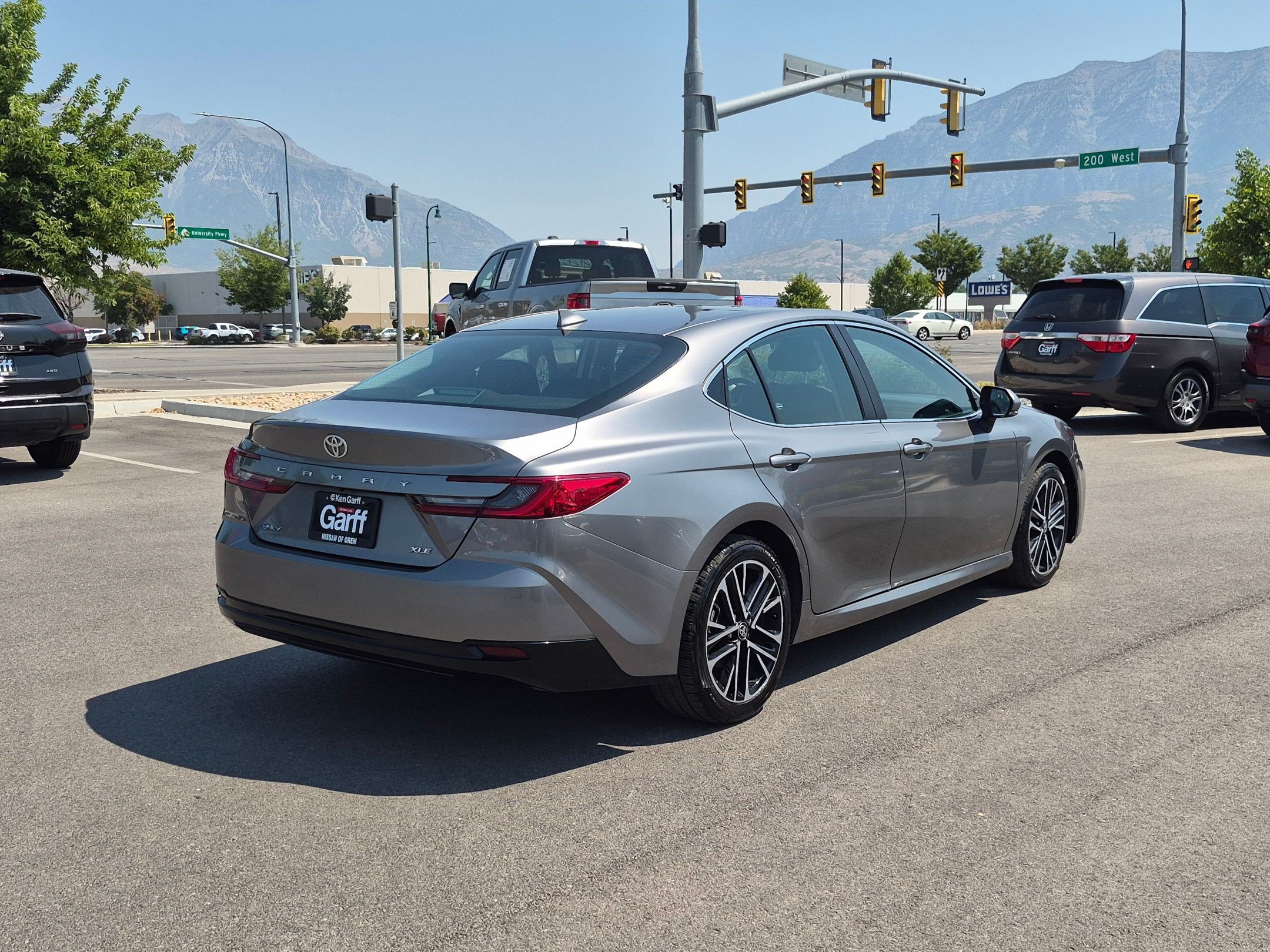 Used 2025 Toyota Camry XLE FWD image 3