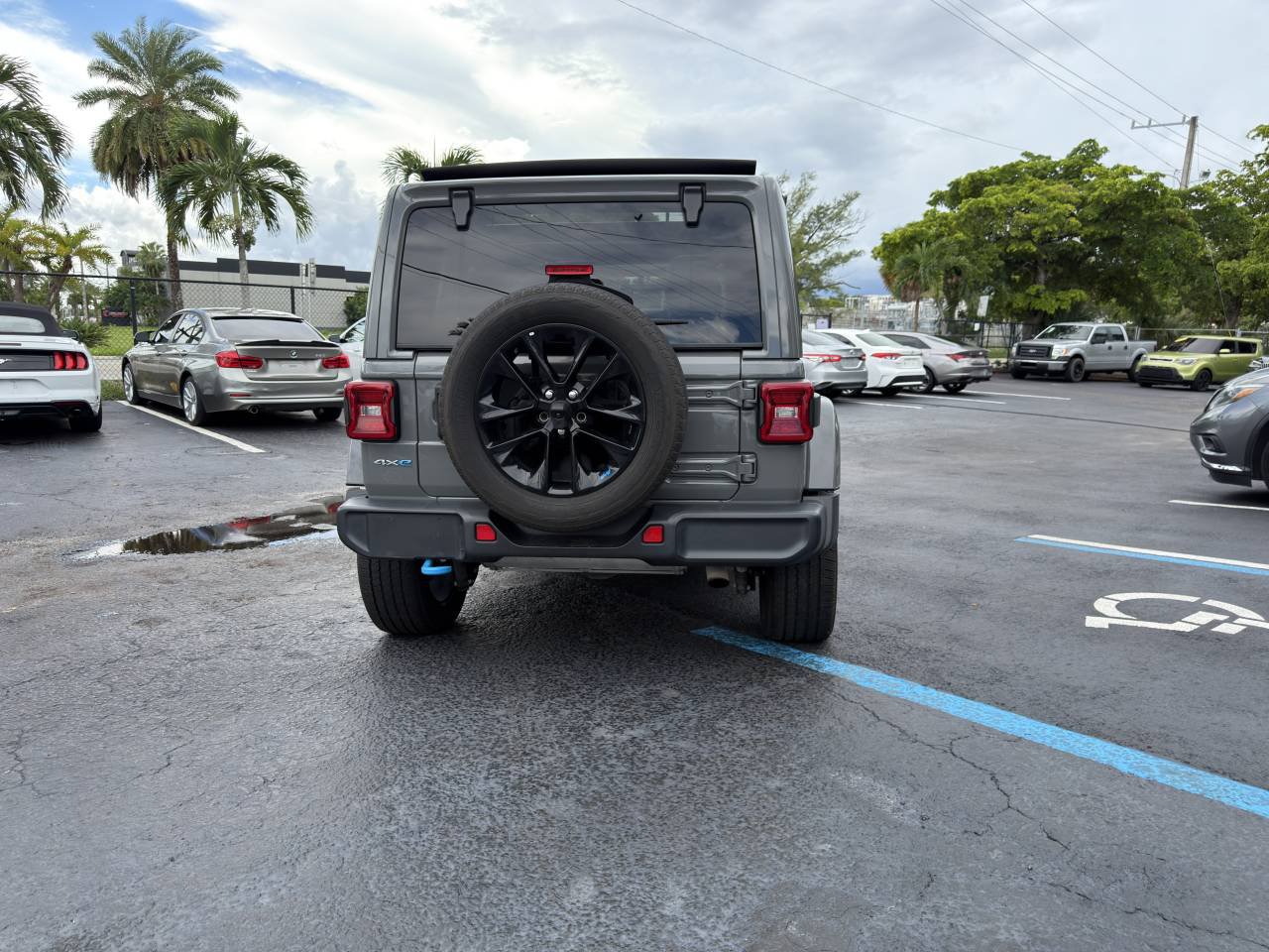 Used 2022 Jeep Wrangler Unlimited Sahara AWD/4WD image 4