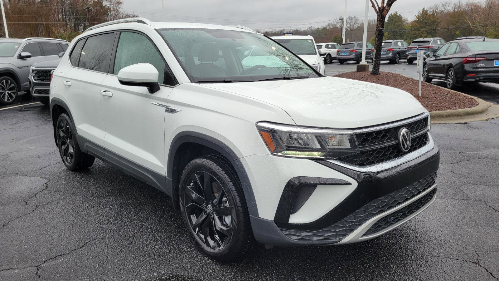 Used 2022 Volkswagen Taos SE w/ Panoramic Sunroof Package image 7