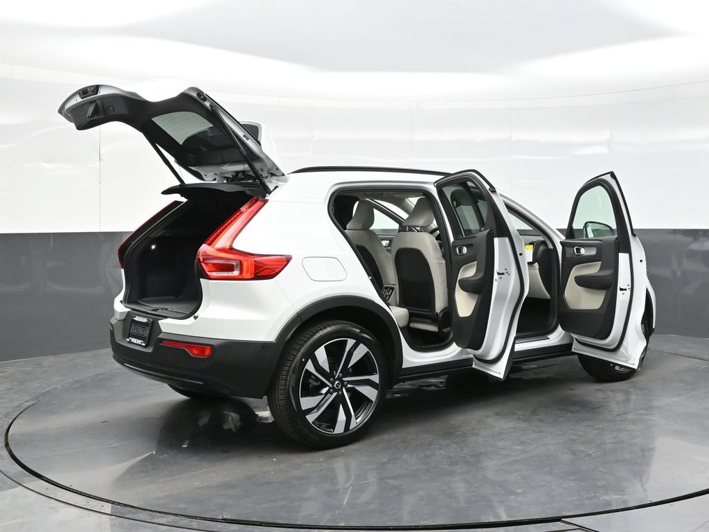 New 2026 Volvo XC40 B5 Ultra w/ Protection Package Premier AWD/4WD image 45