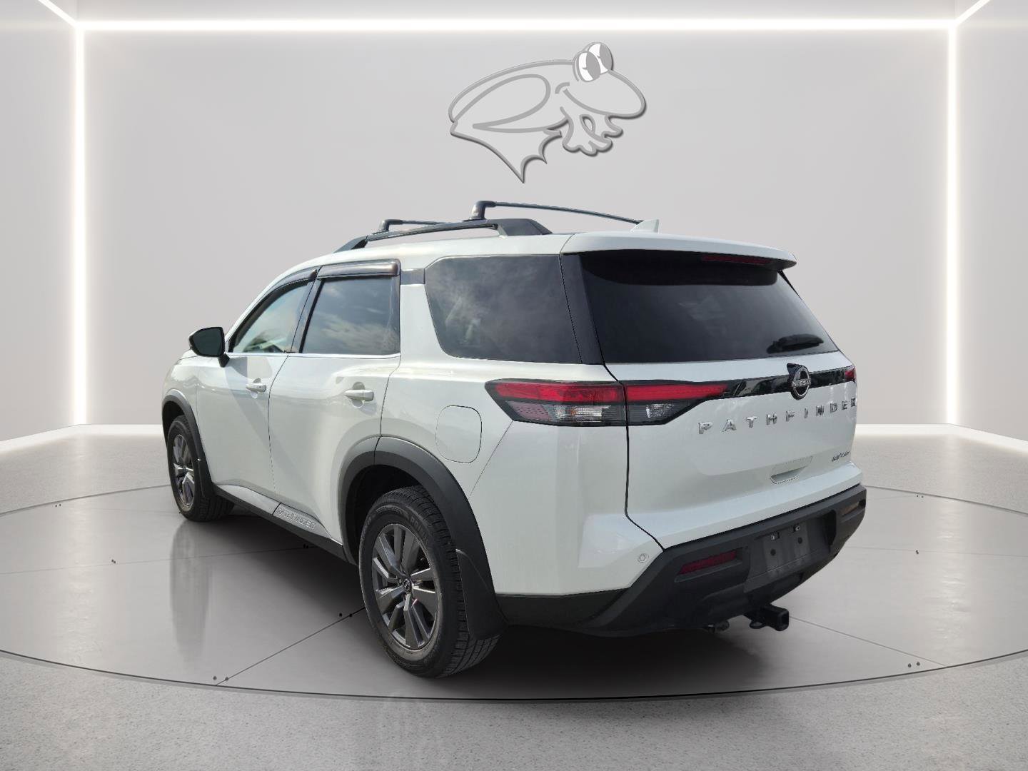 Used 2022 Nissan Pathfinder SV image 3