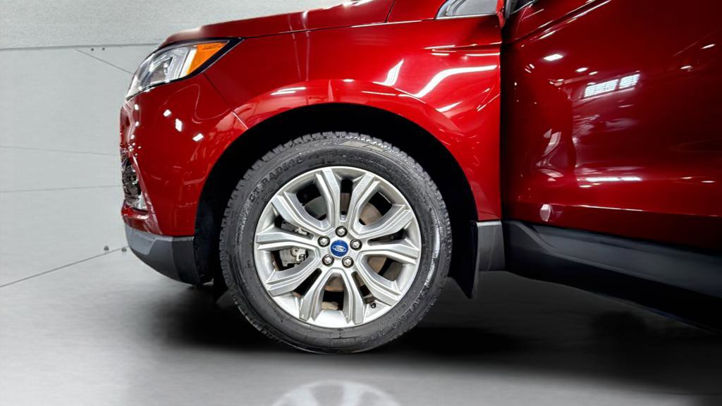 Used 2019 Ford Edge Titanium w/ Cold Weather Package AWD/4WD image 30