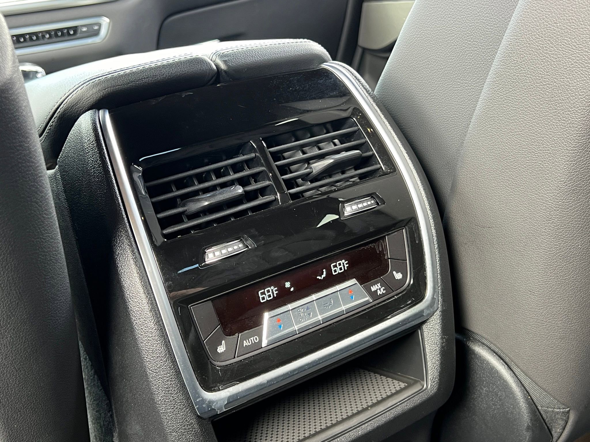 Used 2020 BMW X6 M50i w/ Executive Package image 22